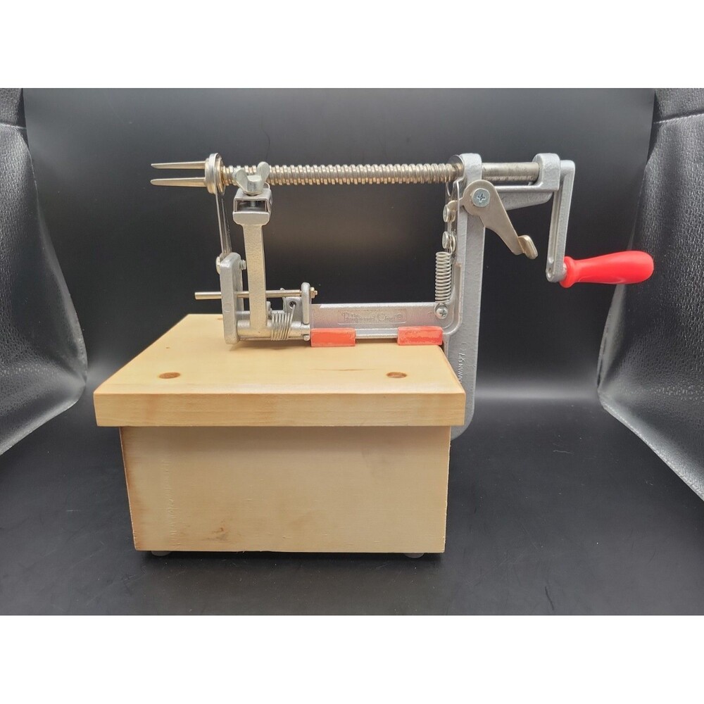 Pampered Chef Apple/Fruit Peeler Corer Slicer With Wooden Stand